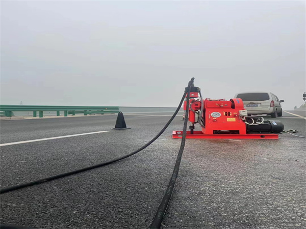 下谷坪土家族乡马路路基路面开裂下沉注浆加固灌浆